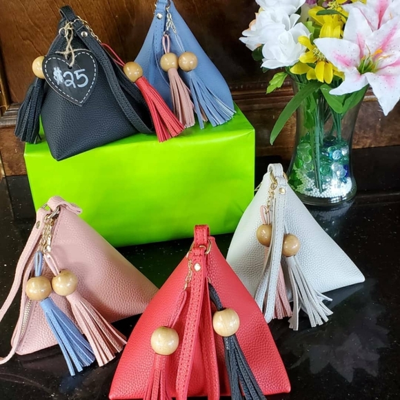 Cute Triangle Wristlets Bags for Women - Red - Picture 6 of 7